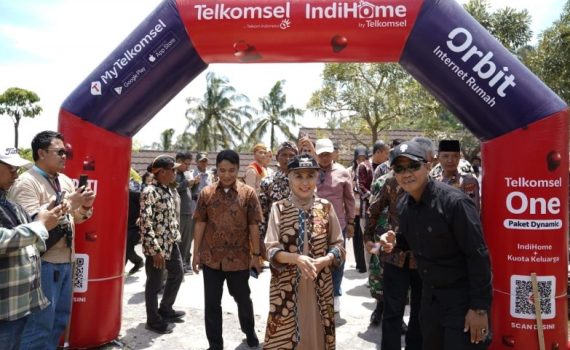 Bupati Kendal Hadiri Nyadran Gunung dan Resmikan Sinyal Mobile Telkomsel di Sriwulan